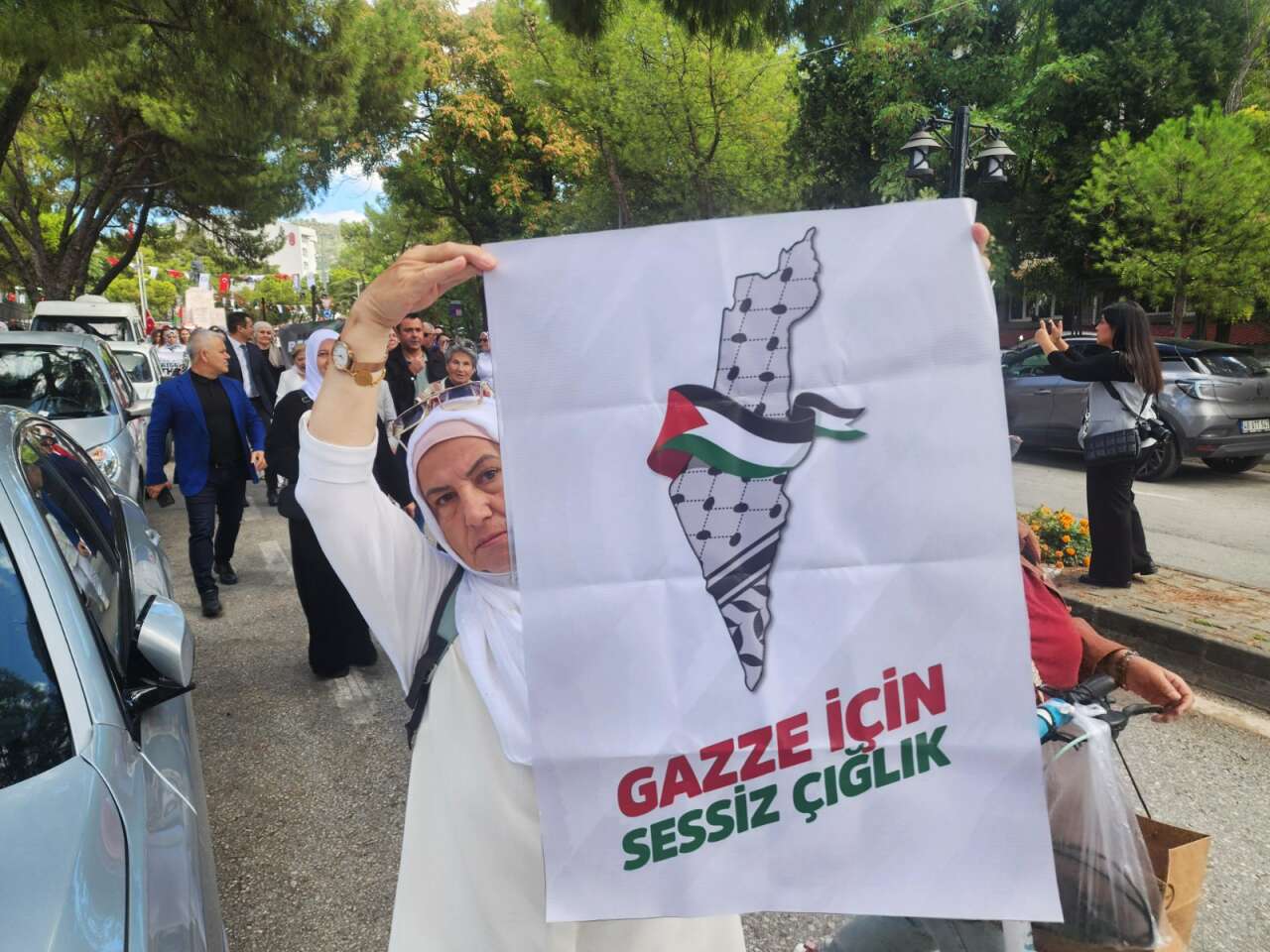 Muğla’da AK Partili Kadınlardan “Beyaz Kıyafetlerle” Sessiz Çığlık Eylemi 4